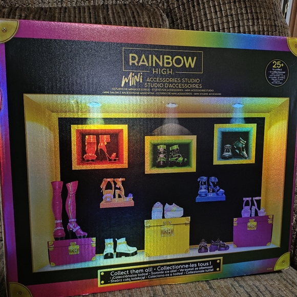 Rainbow High Mini Accessories Studio 27 Boxes With Display Case Accessories - Picture 8 of 11